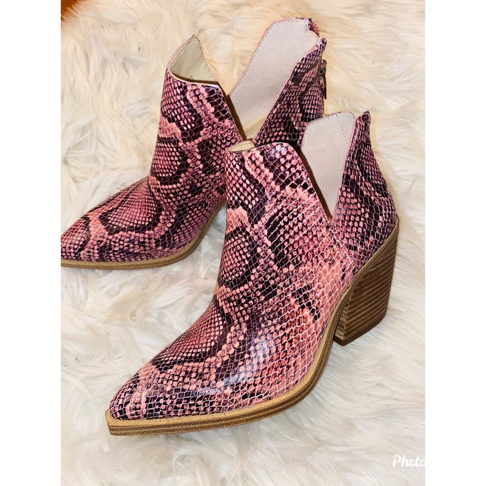 Vince Camuto Pink Snake print bootie 6 1/2